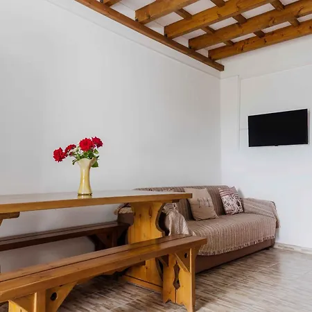 Kontaris Elegant Estate 公寓