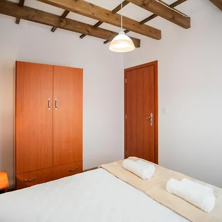 Kontaris Elegant Estate 公寓
