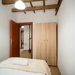 Kontaris Elegant Estate Lägenhet *