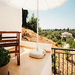 Kontaris Elegant Estate Apartment